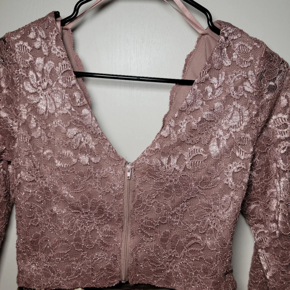 Camille La Vie 2-Piece Floral and Lace Elegant Shimmer Dress | Size 7 - Picture 12 of 13